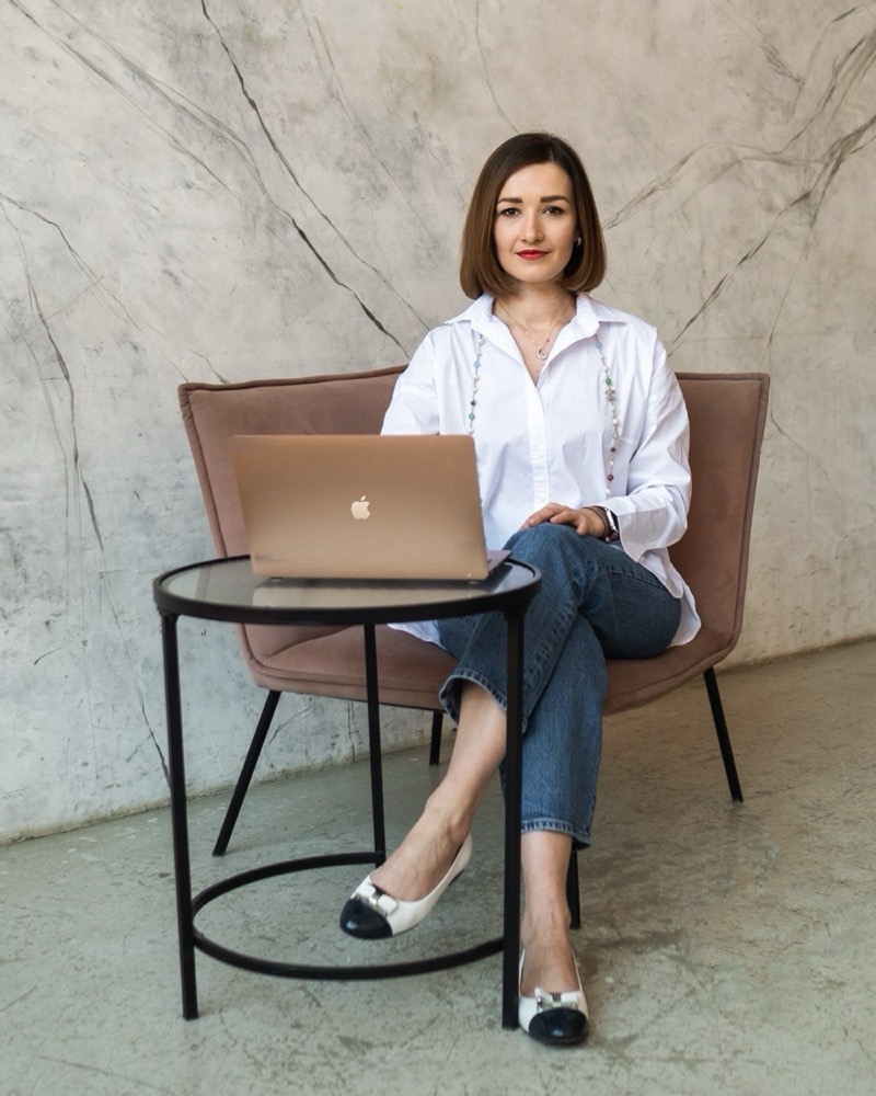 Valeria Mukhina working on a laptop
